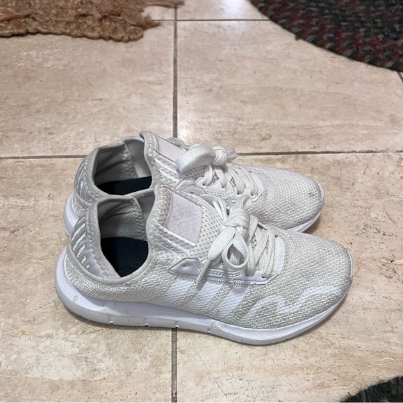 White adidas swift runs - Picture 3 of 4